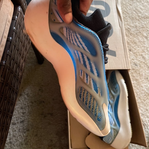 Yeezys 700 - Picture 2 of 6